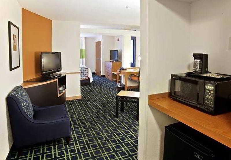Fairfield Inn & Suites Кингсленд Номер фото